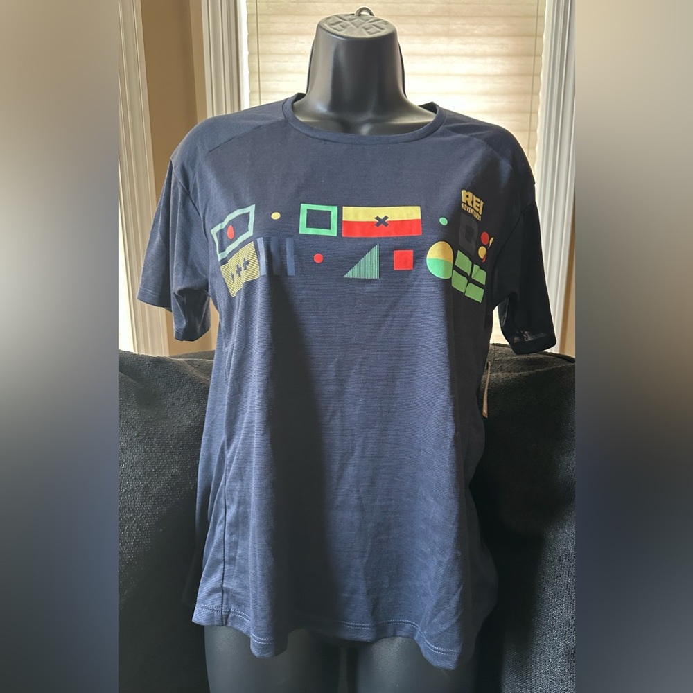 REI New With Tags women’s midnight navy blue tee with geometric pattern